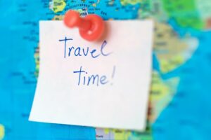 Travel Time Sticky Note On A World Map Travel Illustrative Editorial Concept Announcement Board Card T20 KRO6V2